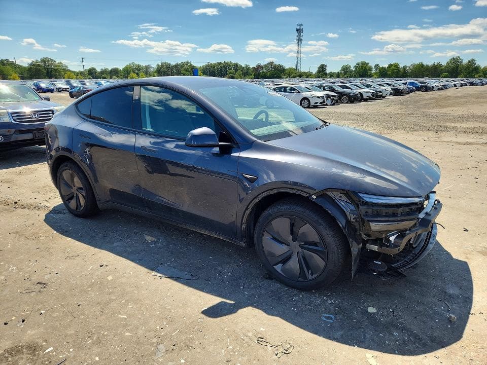 2026 TESLA MODEL Y 4