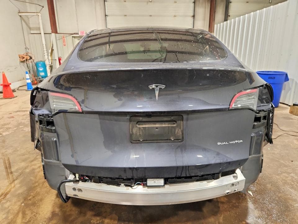 2025 TESLA MODEL Y 6