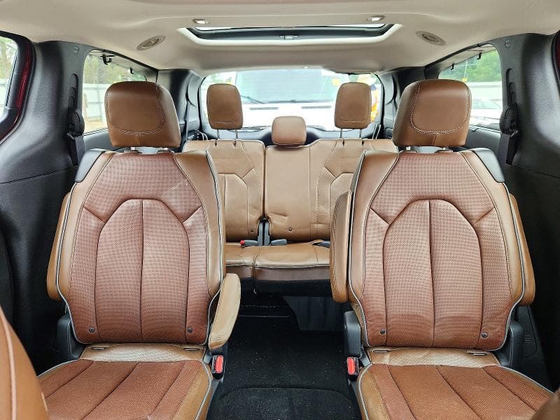 2017 CHRYSLER PACIFICA LIMITED 10
