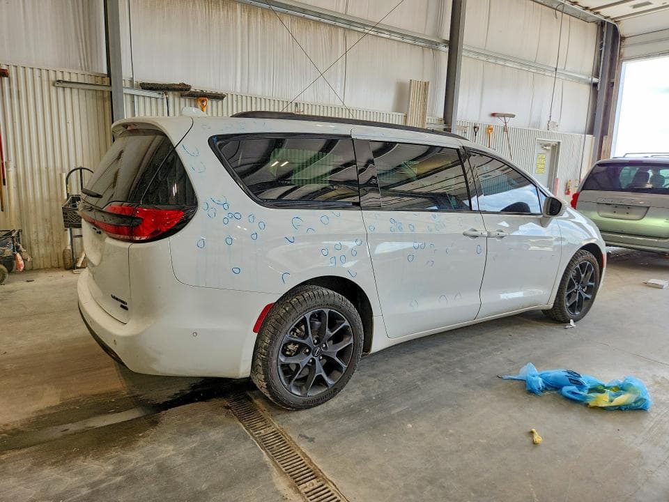 2022 CHRYSLER PACIFICA LIMITED 3