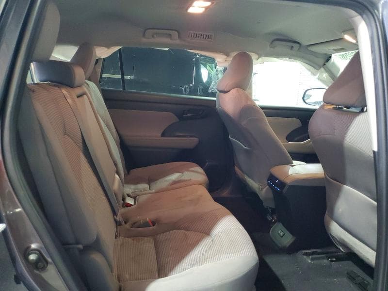 2022 TOYOTA HIGHLANDER LE 11