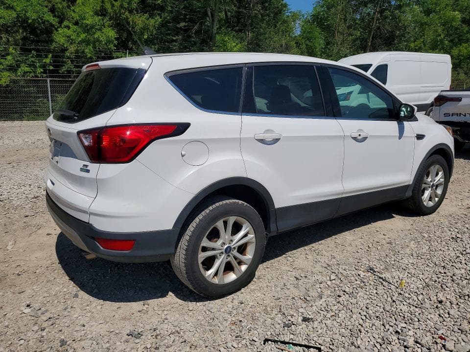 2019 FORD ESCAPE SE 3