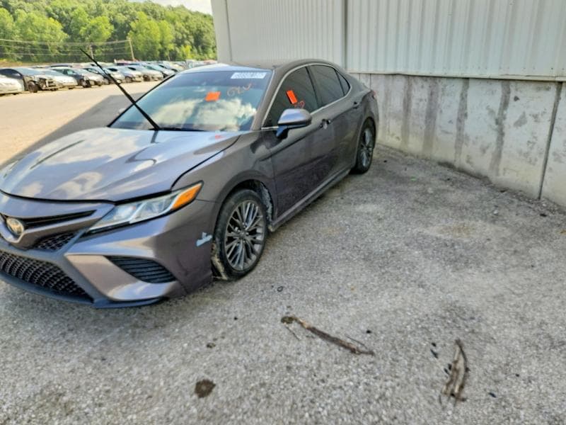 2020 TOYOTA CAMRY SE 8