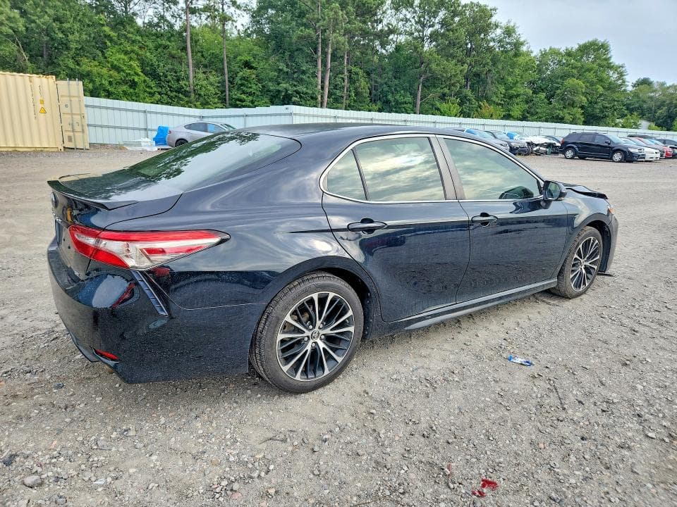 2018 TOYOTA CAMRY SE 3