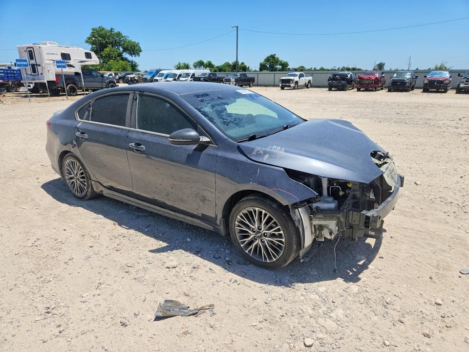 2023 KIA FORTE GT LINE 4