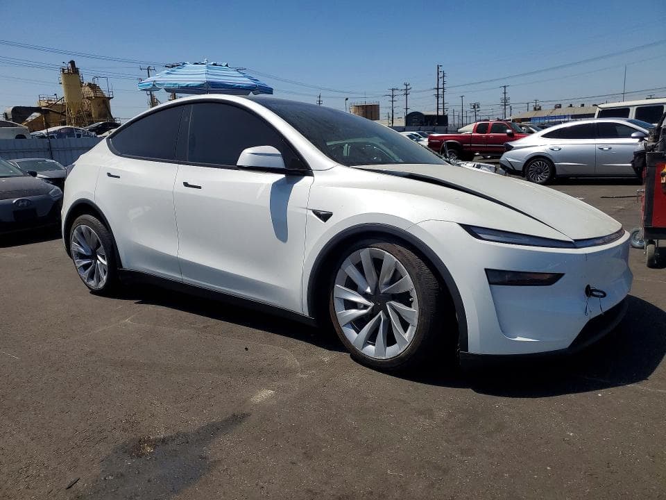 2026 TESLA MODEL Y 4