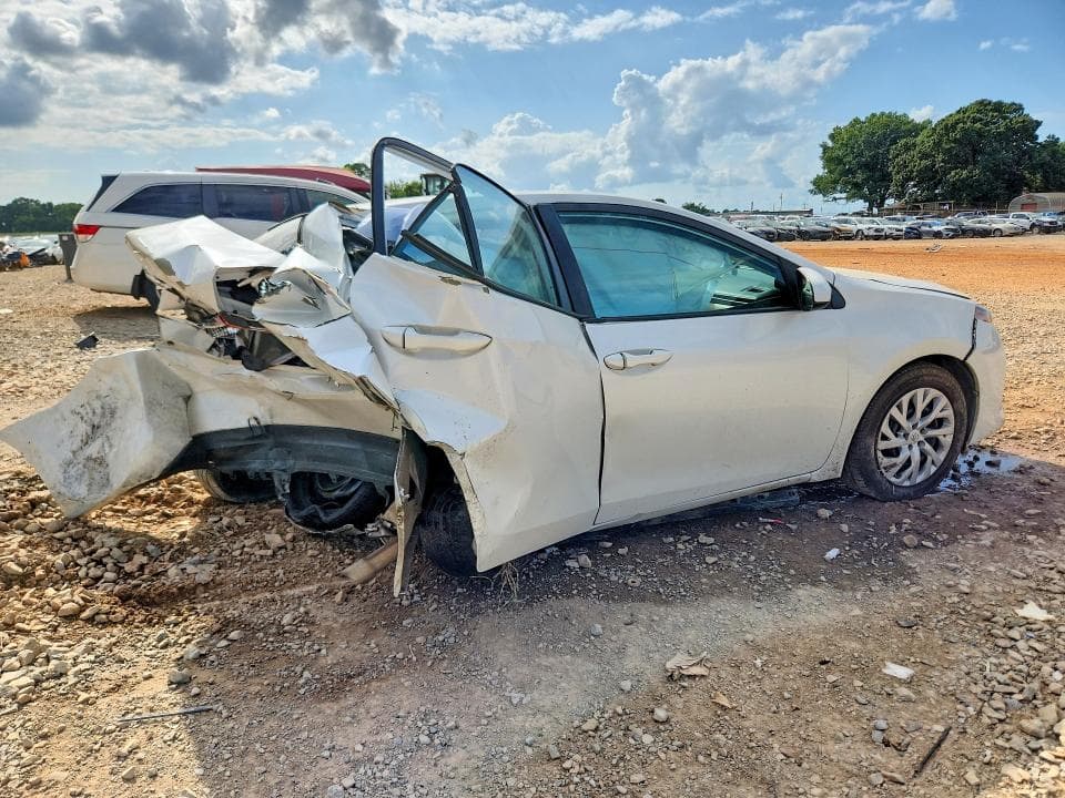 2017 TOYOTA COROLLA LE 3