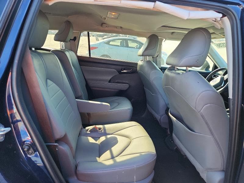 2020 TOYOTA HIGHLANDER XLE 11