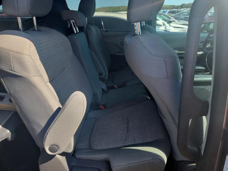 2021 TOYOTA SIENNA LE 11