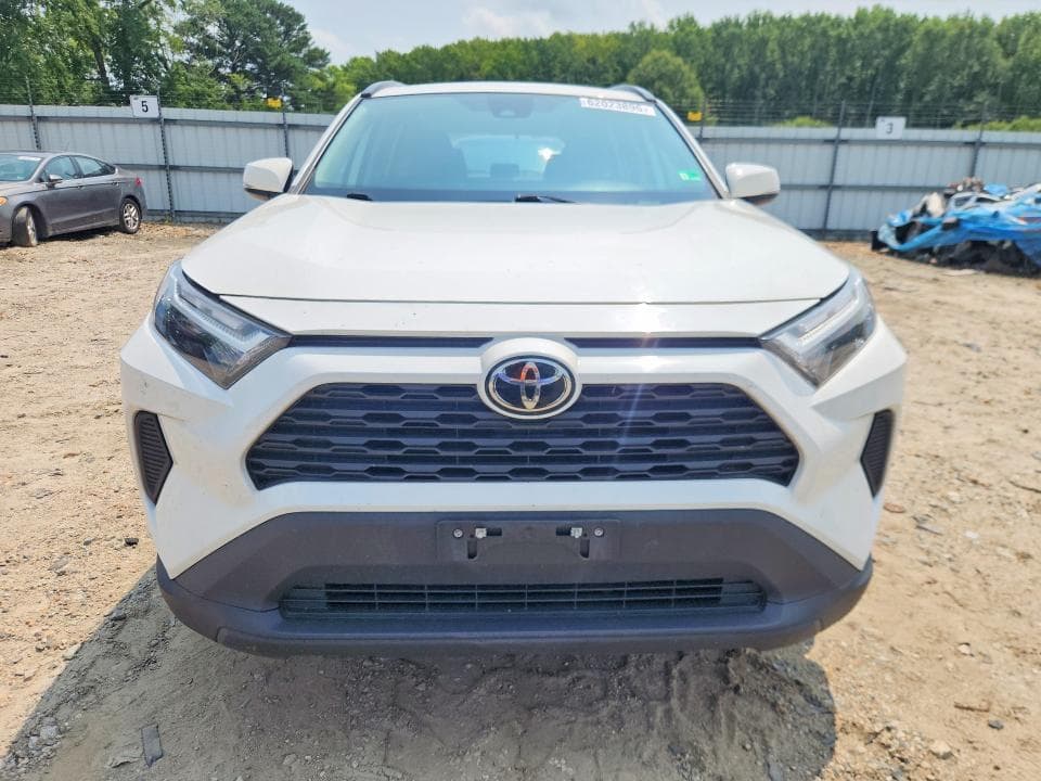2024 TOYOTA RAV4 XLE 5
