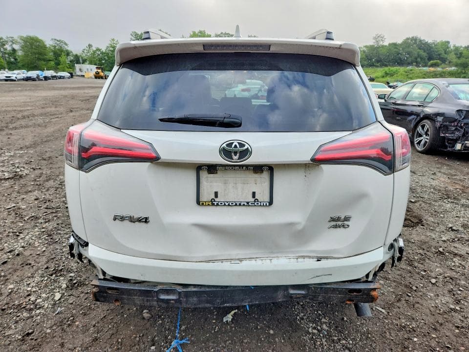 2018 TOYOTA RAV4 XLE 6