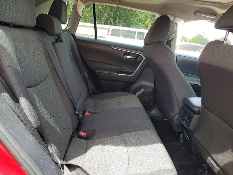 2021 TOYOTA RAV4 XLE 11