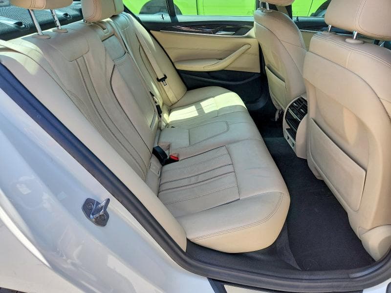 2019 BMW 530 XI 10