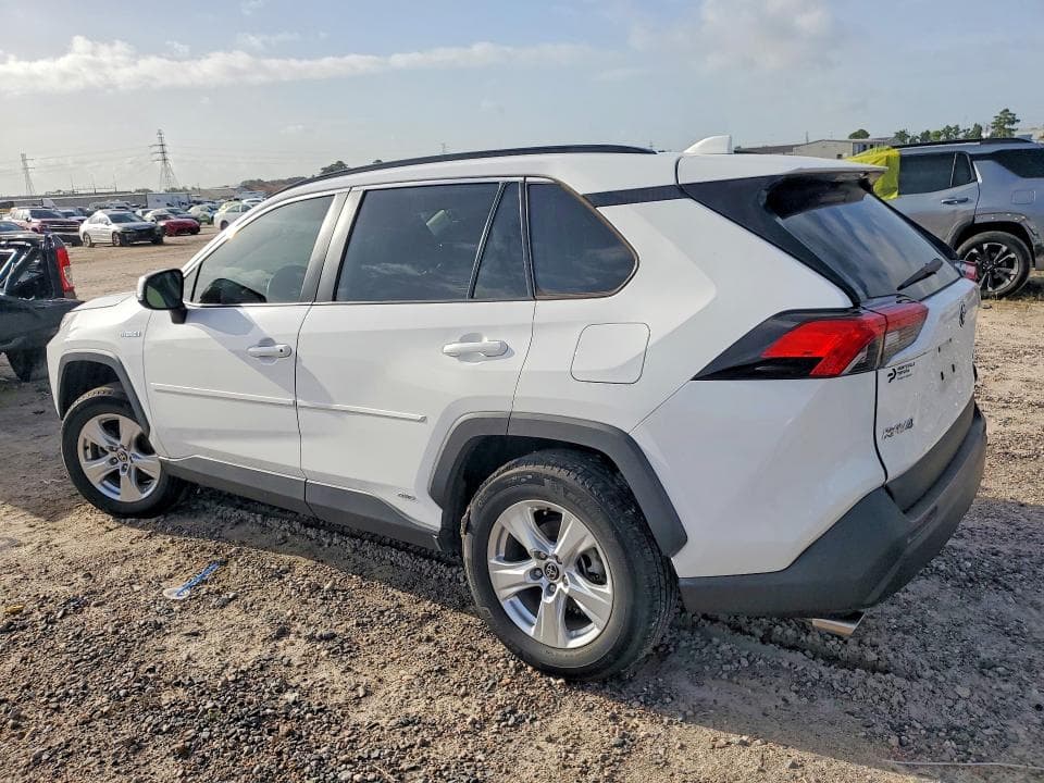 2021 TOYOTA RAV4 XLE 2