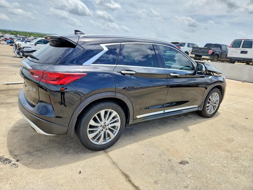 2023 INFINITI QX50 LUXE 3