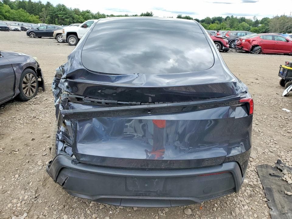 2026 TESLA MODEL Y 6