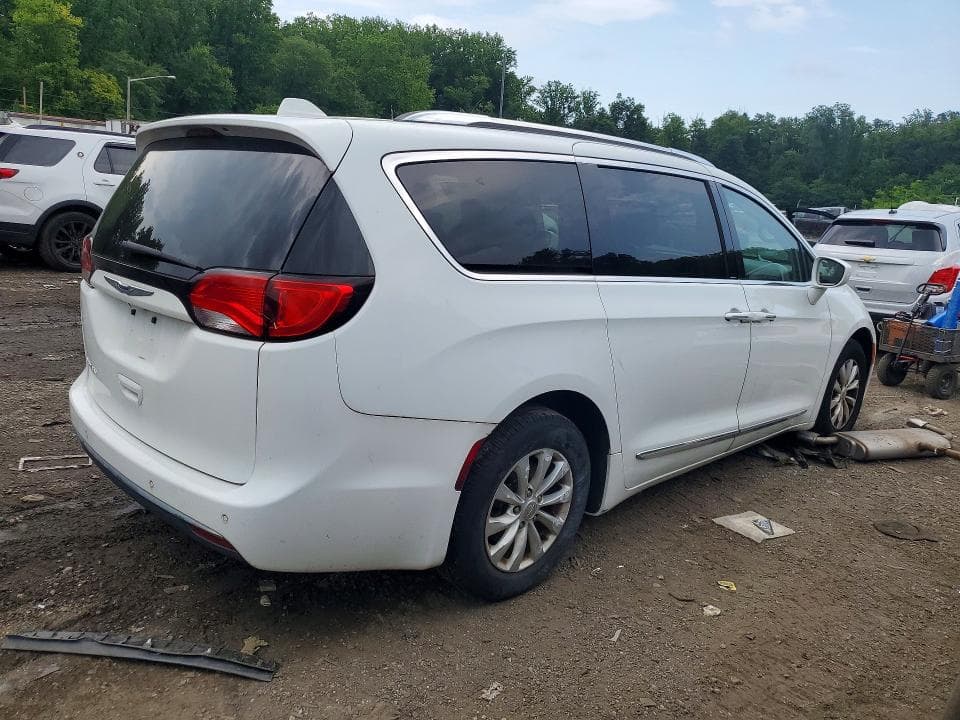 2019 CHRYSLER PACIFICA TOURING L 3