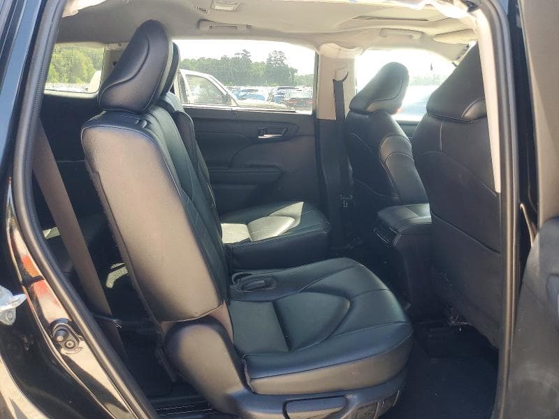 2023 TOYOTA HIGHLANDER XLE 11