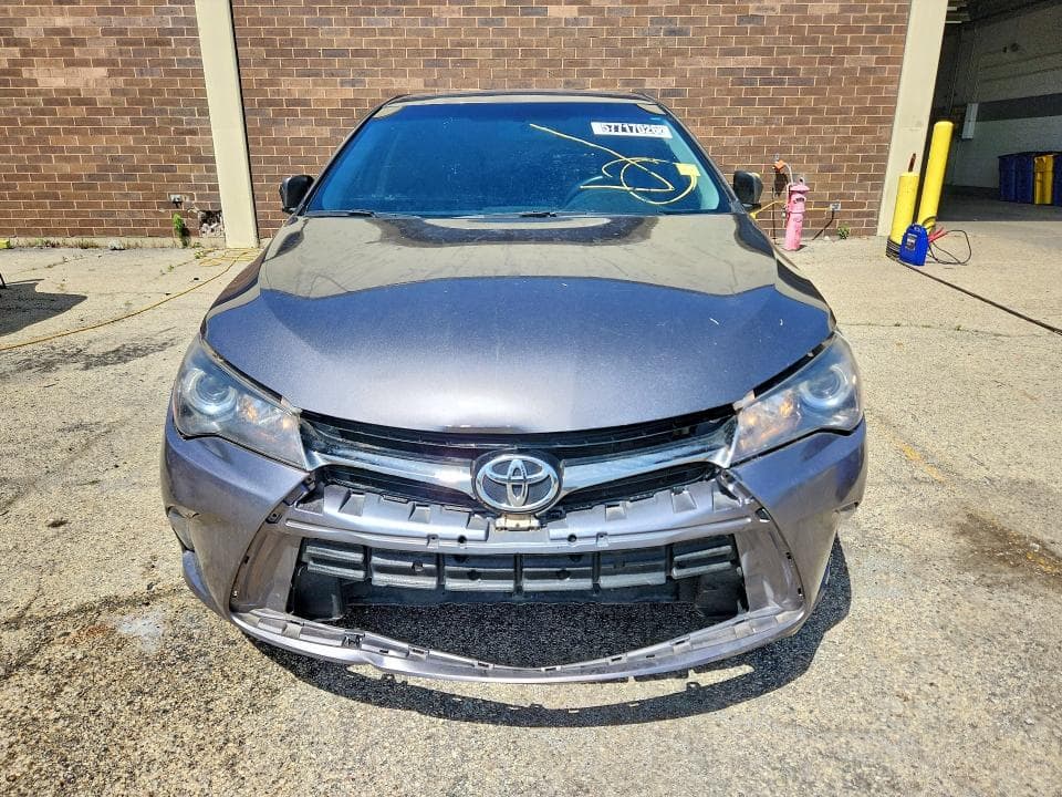 2017 TOYOTA CAMRY SE 5