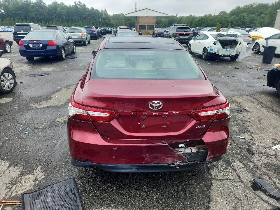 2018 TOYOTA CAMRY XLE 6