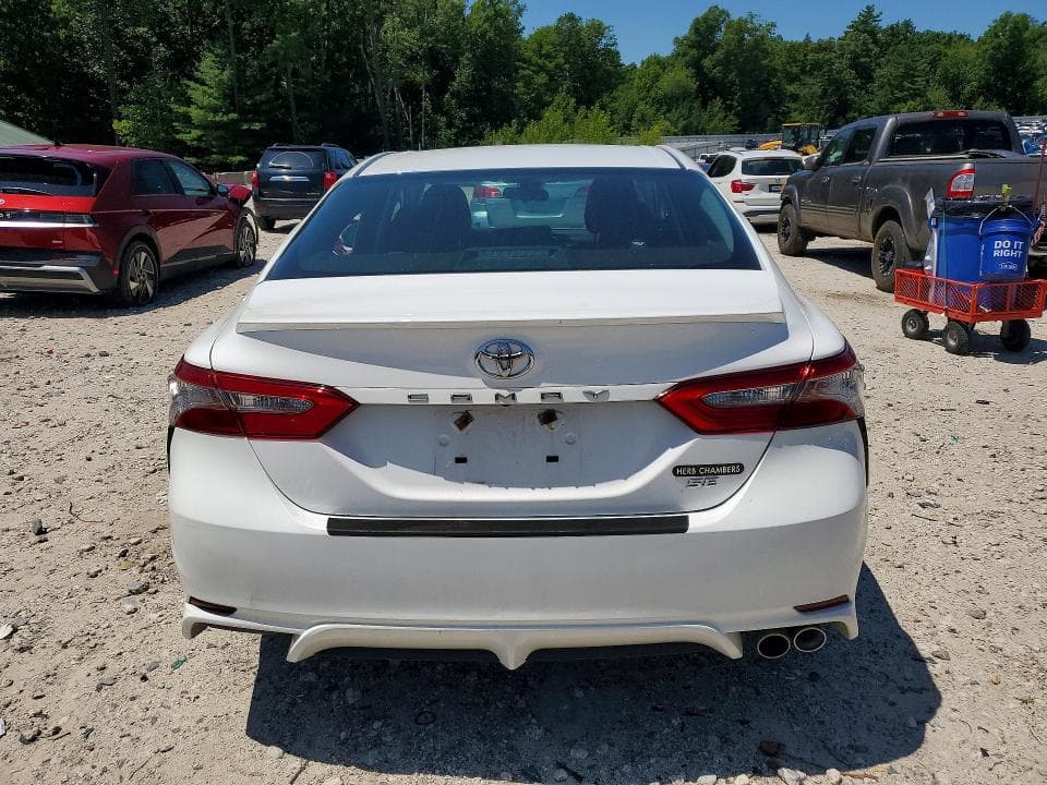 2018 TOYOTA CAMRY SE 6