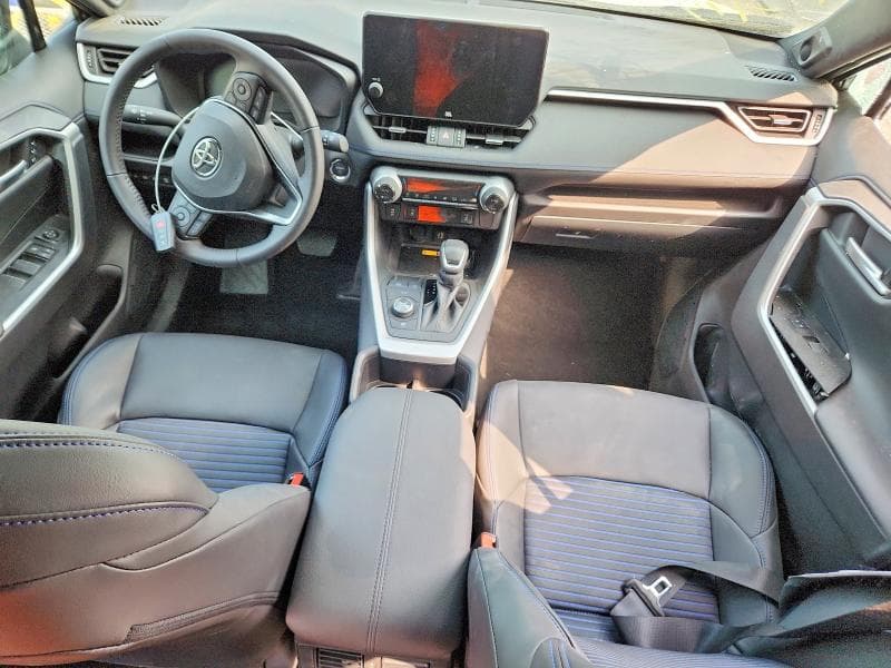 2025 TOYOTA RAV4 XSE 8