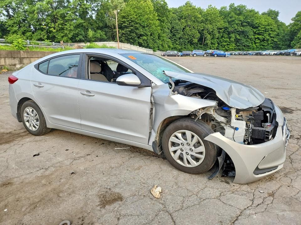 2018 HYUNDAI ELANTRA SE 4