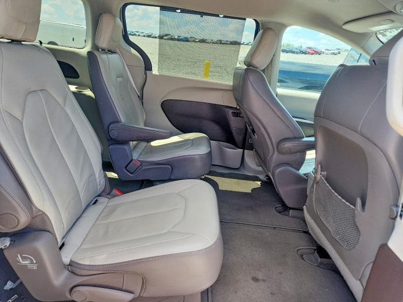2017 CHRYSLER PACIFICA 11