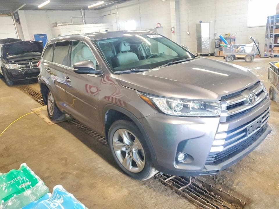 2019 TOYOTA HIGHLANDER LIMITED 4