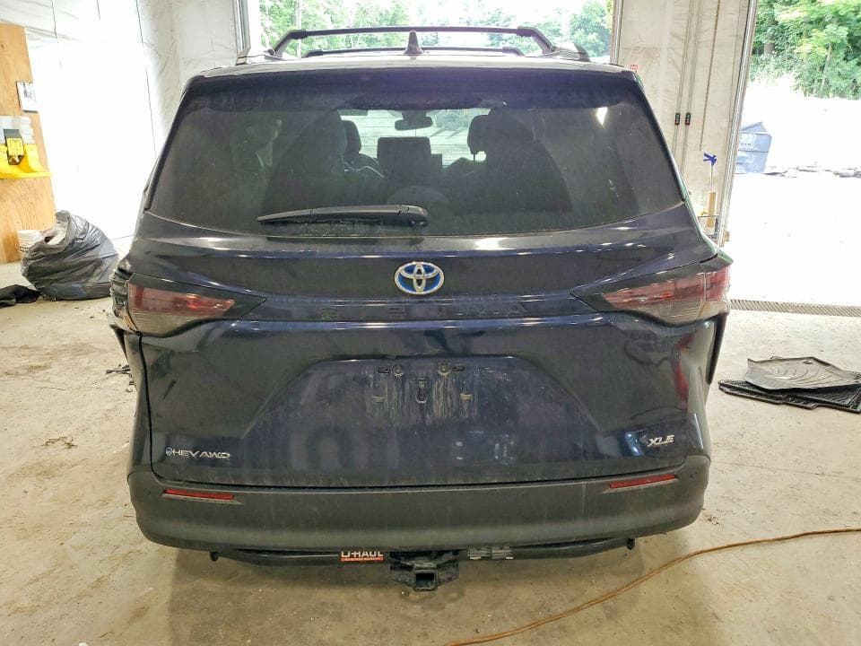 2025 TOYOTA SIENNA XLE 7-PASSENGER 6