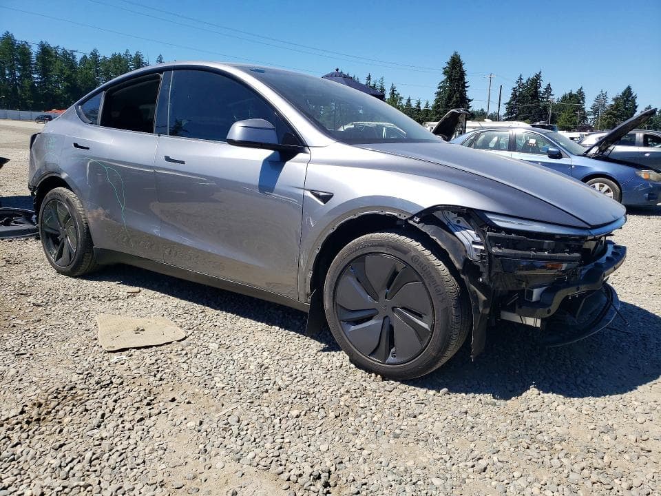 2026 TESLA MODEL Y 4