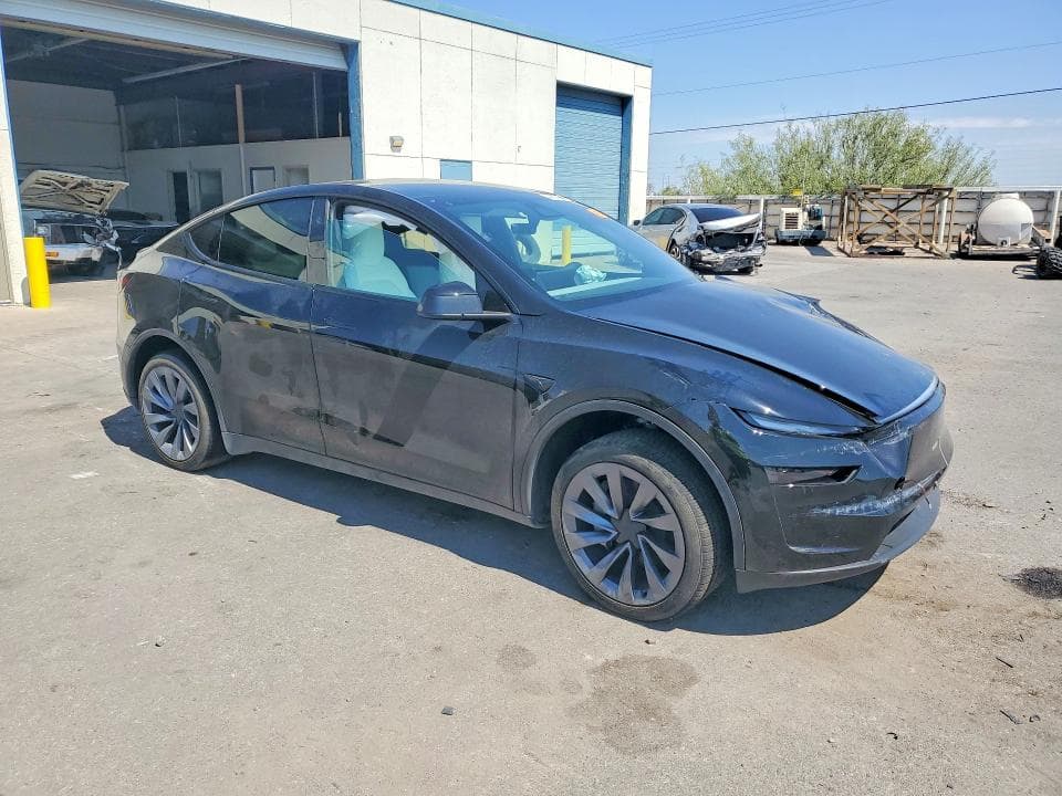 2026 TESLA MODEL Y 4