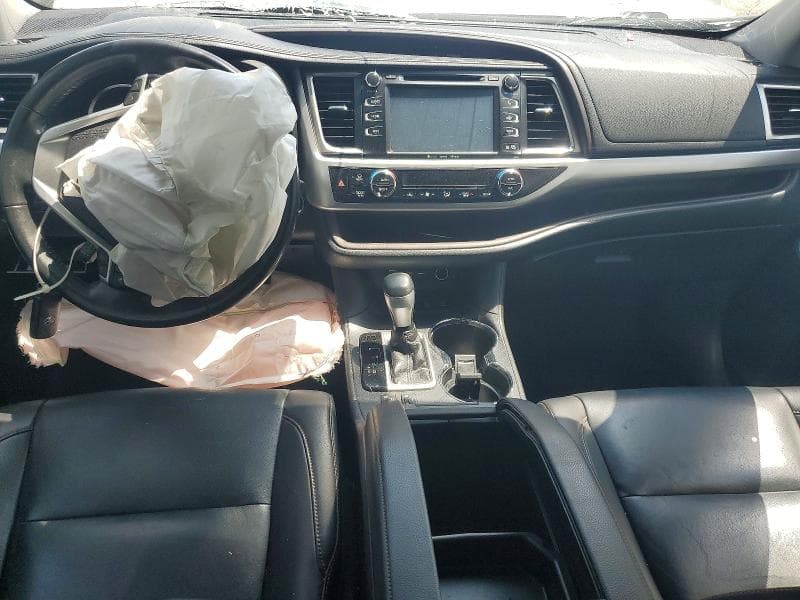 2019 TOYOTA HIGHLANDER XLE 8