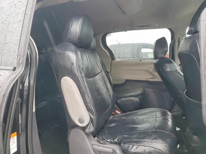 2021 TOYOTA SIENNA LE 11