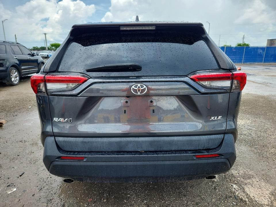 2020 TOYOTA RAV4 XLE 6