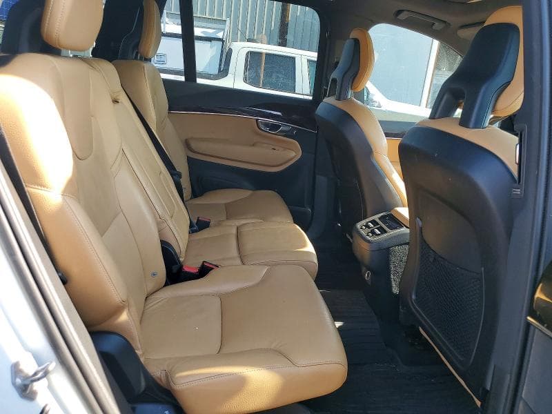 2017 VOLVO XC90 T6 11