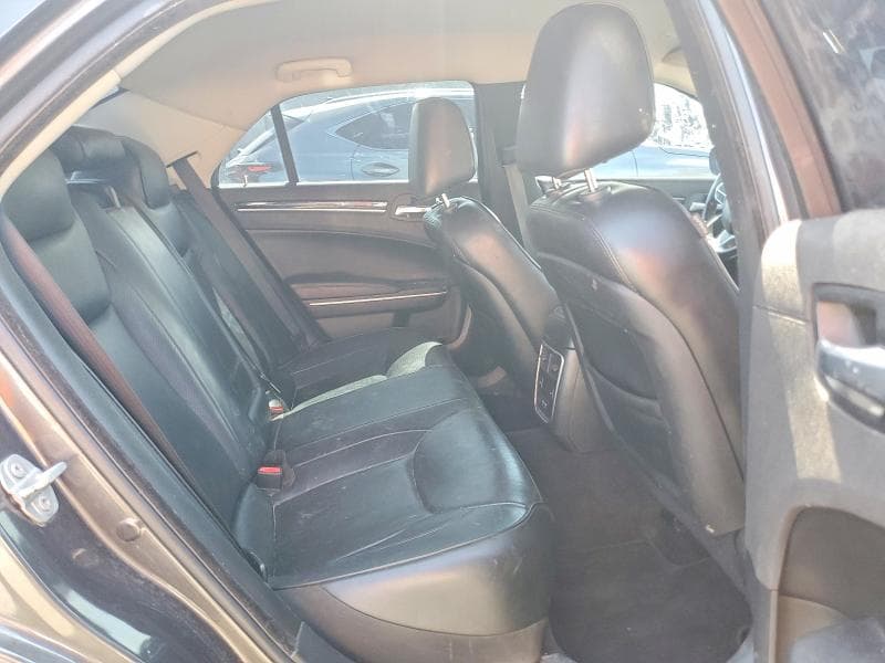 2019 CHRYSLER 300 LIMITED 10
