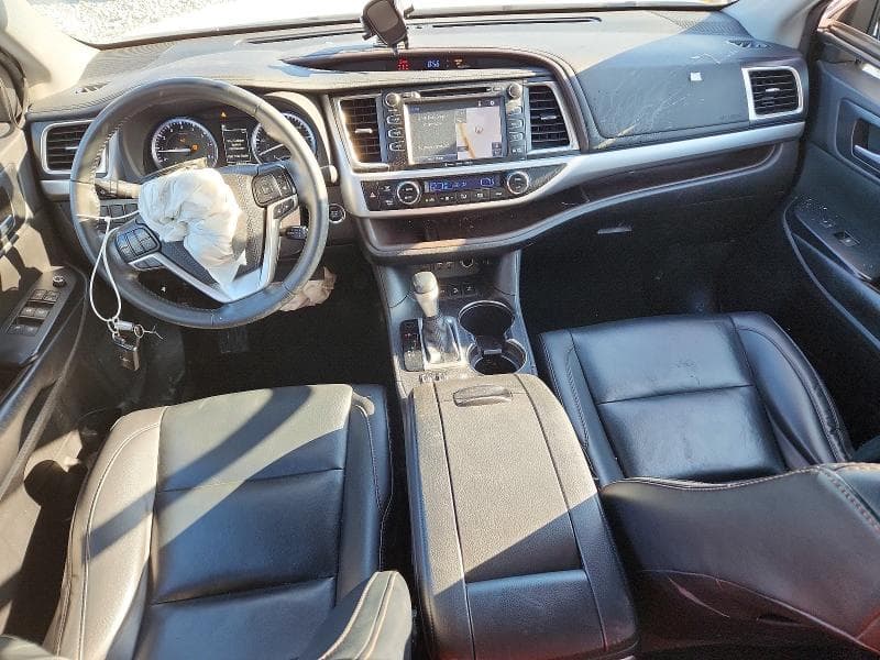 2019 TOYOTA HIGHLANDER XLE 8