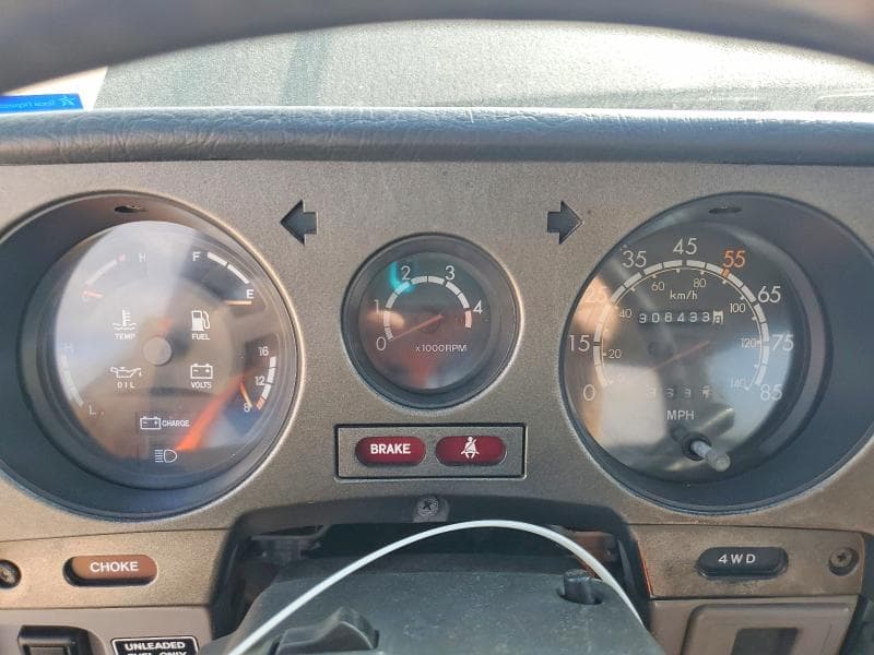 1985 TOYOTA LAND CRUISER FJ60 9