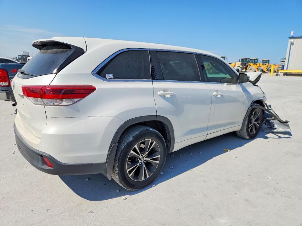 2018 TOYOTA HIGHLANDER LE 3
