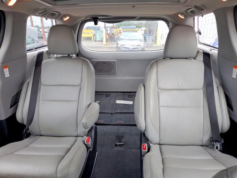 2017 TOYOTA SIENNA LIMITED PREMIUM 7-PASSENGER 10