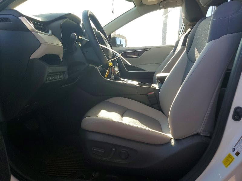 2024 TOYOTA RAV4 XLE 7
