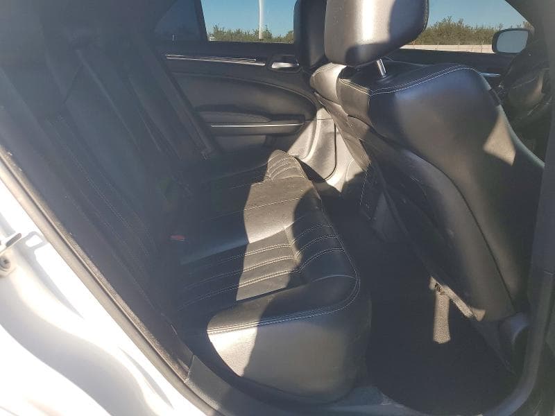 2019 CHRYSLER 300 S 10
