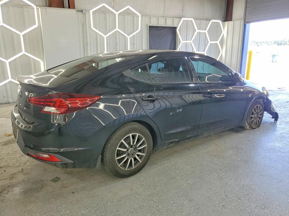 2020 HYUNDAI ELANTRA SE 3