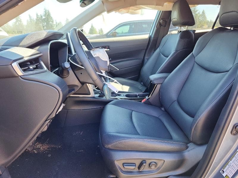 2024 TOYOTA COROLLA CROSS XLE 7