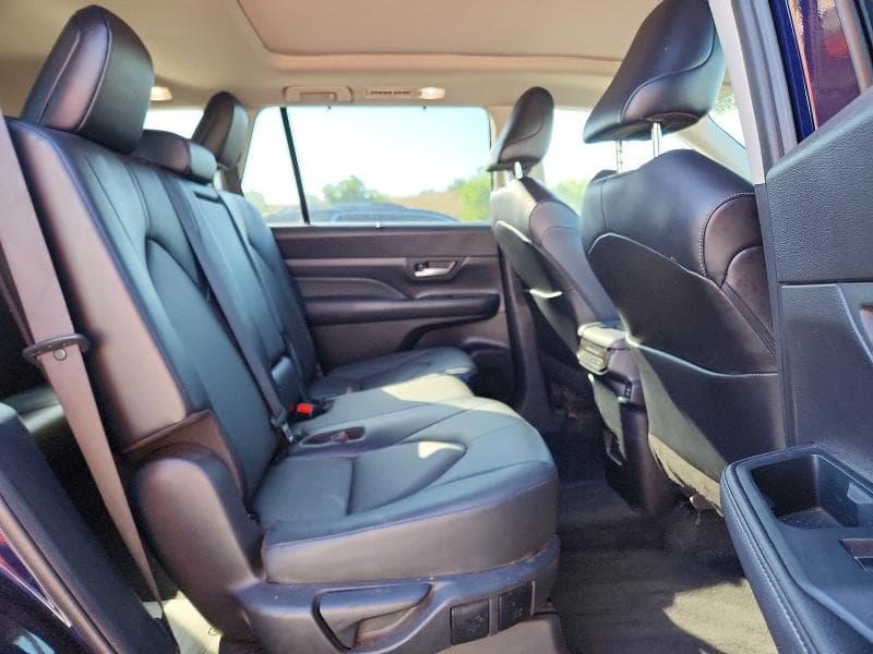2024 TOYOTA GRAND HIGHLANDER XLE 11