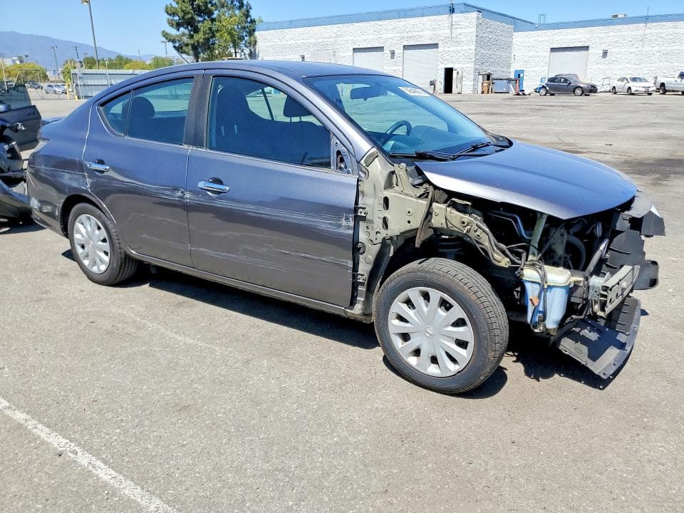 2017 NISSAN VERSA 1.6 SV 4