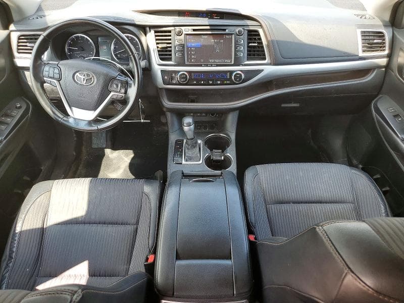 2017 TOYOTA HIGHLANDER LE PLUS 8