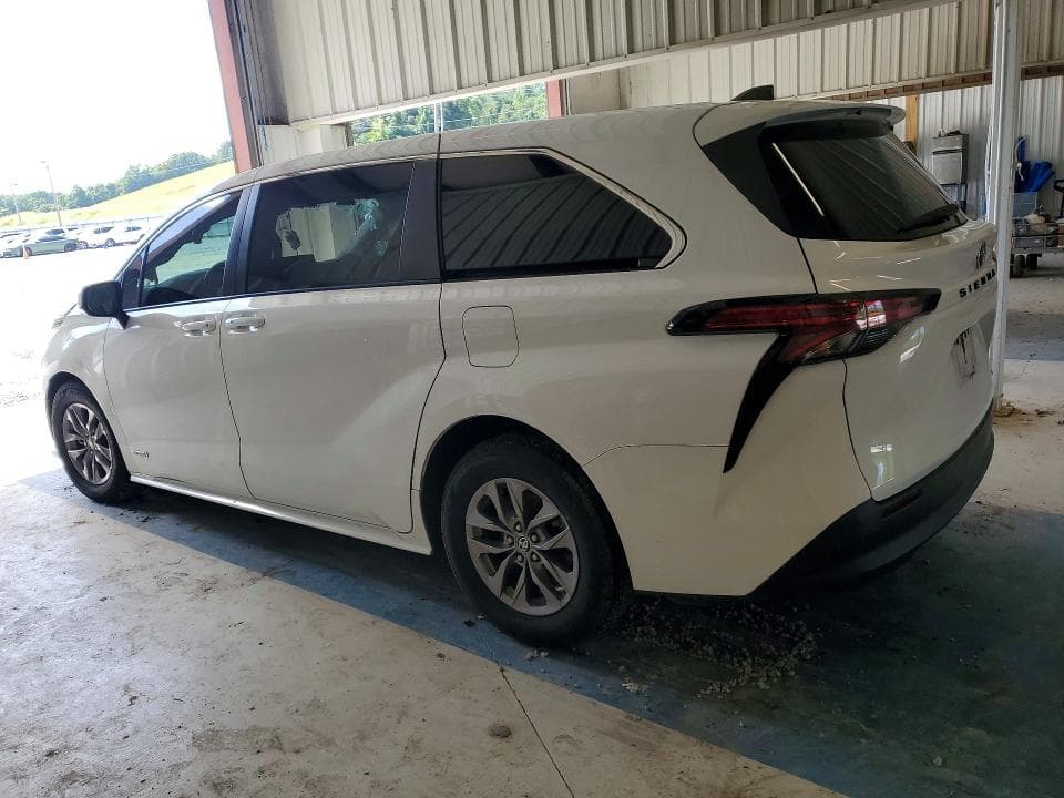 2021 TOYOTA SIENNA LE 2