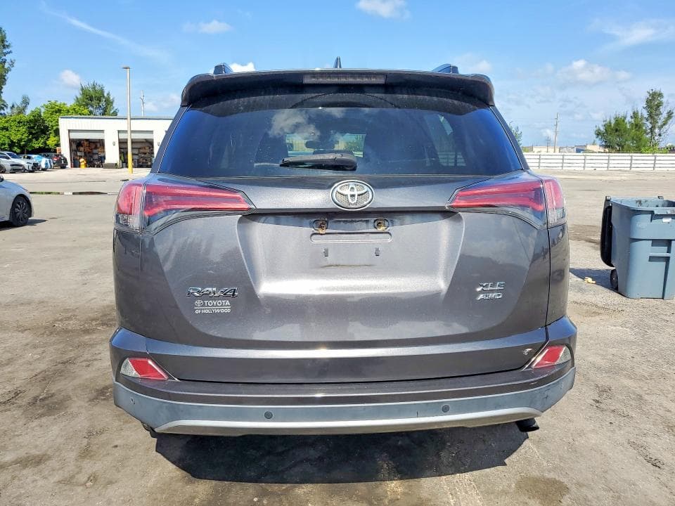 2018 TOYOTA RAV4 XLE 6